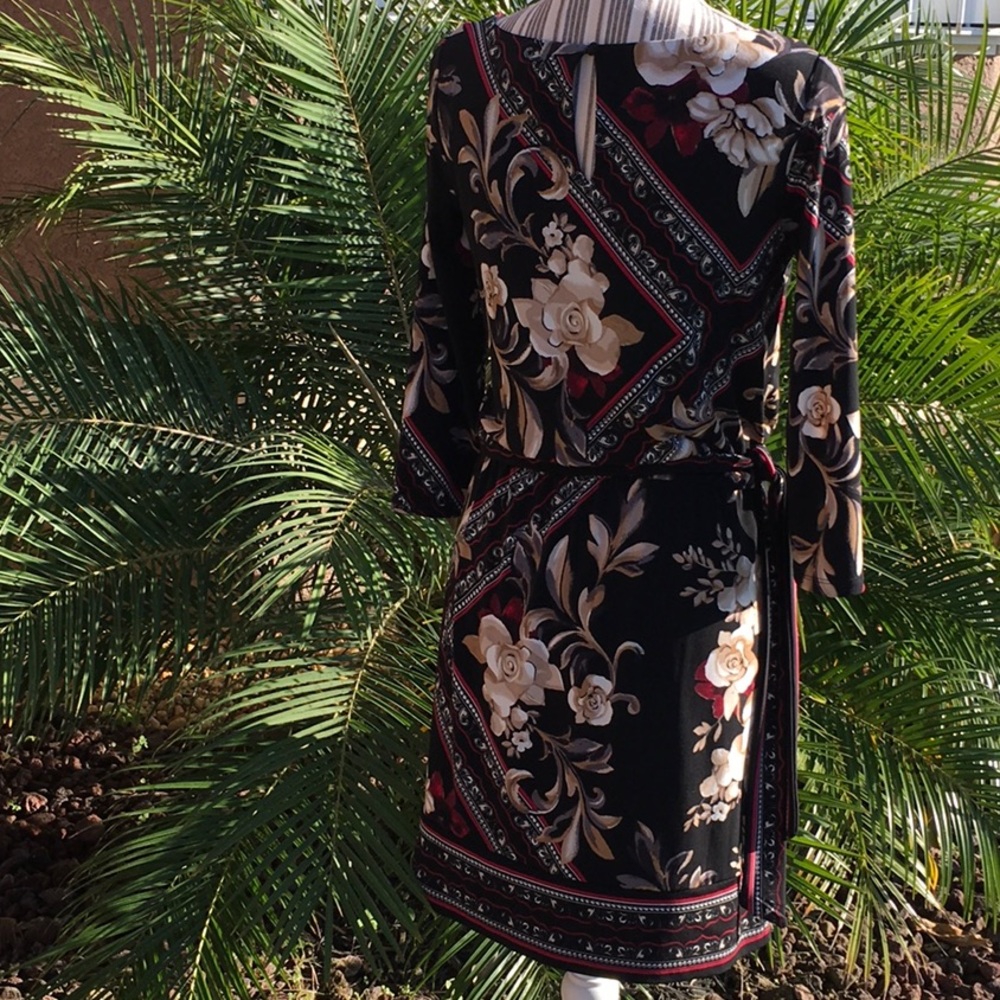 White House Black Market Dress with Flower Print size XS & 3/4 sleeves - Picture 4 of 11